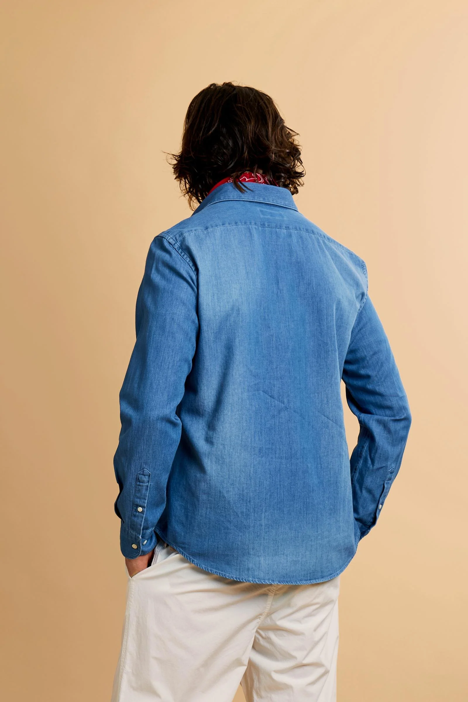 Hemd aus leichtem Denim in normaler Passform – Innocent - Image 4